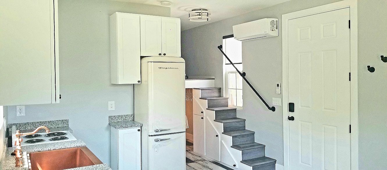 777 Samantha St photo 2