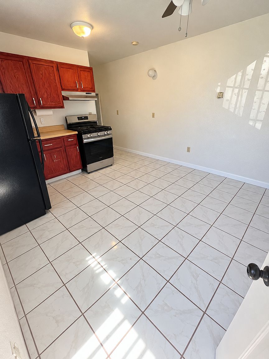 2777 Ophelia Ave photo 2