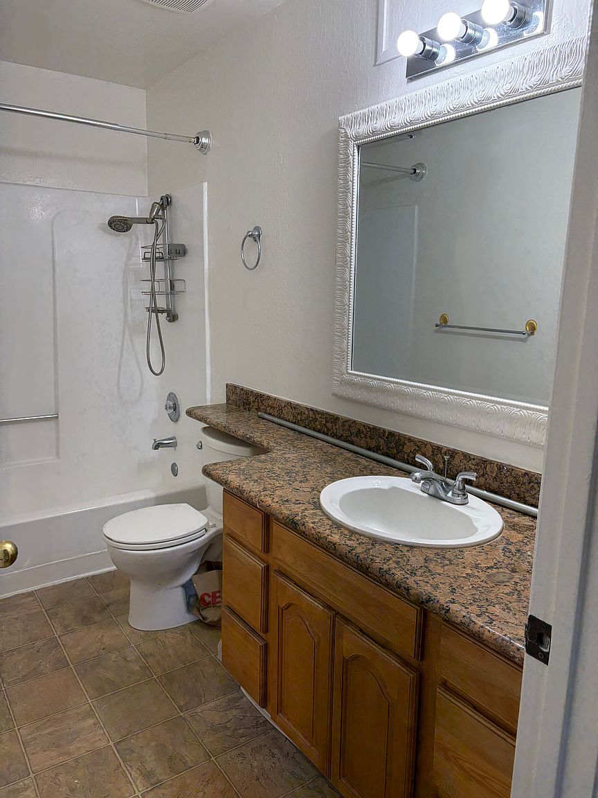 525 1st St photo 2