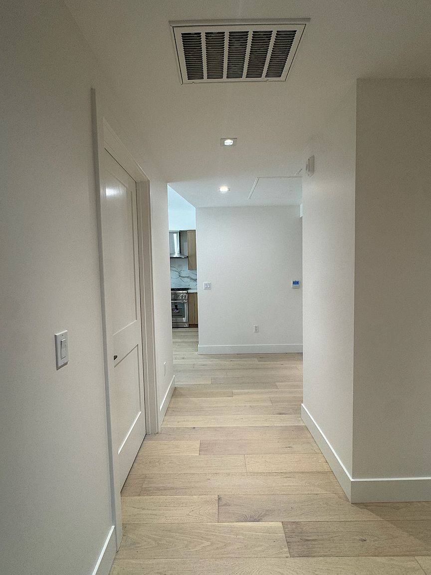 2BR/2BA Apartment on El Camino Real · Palo Alto photo 5