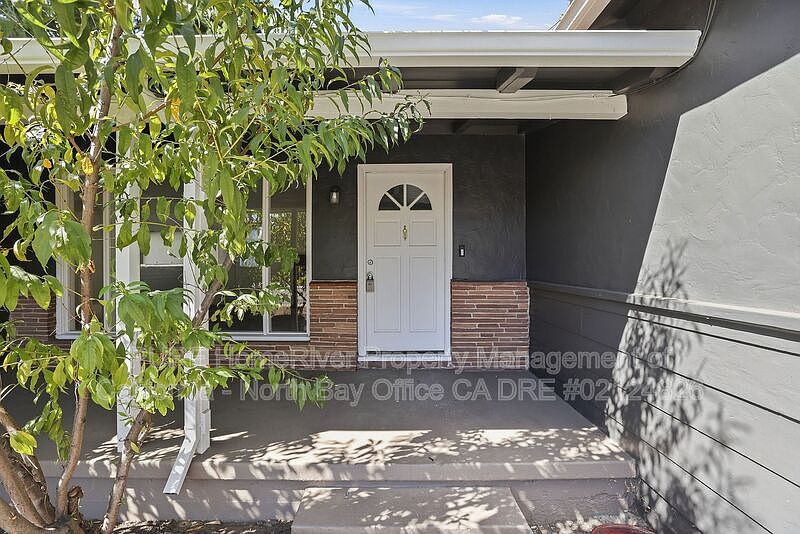2107A Montgomery Dr photo 3