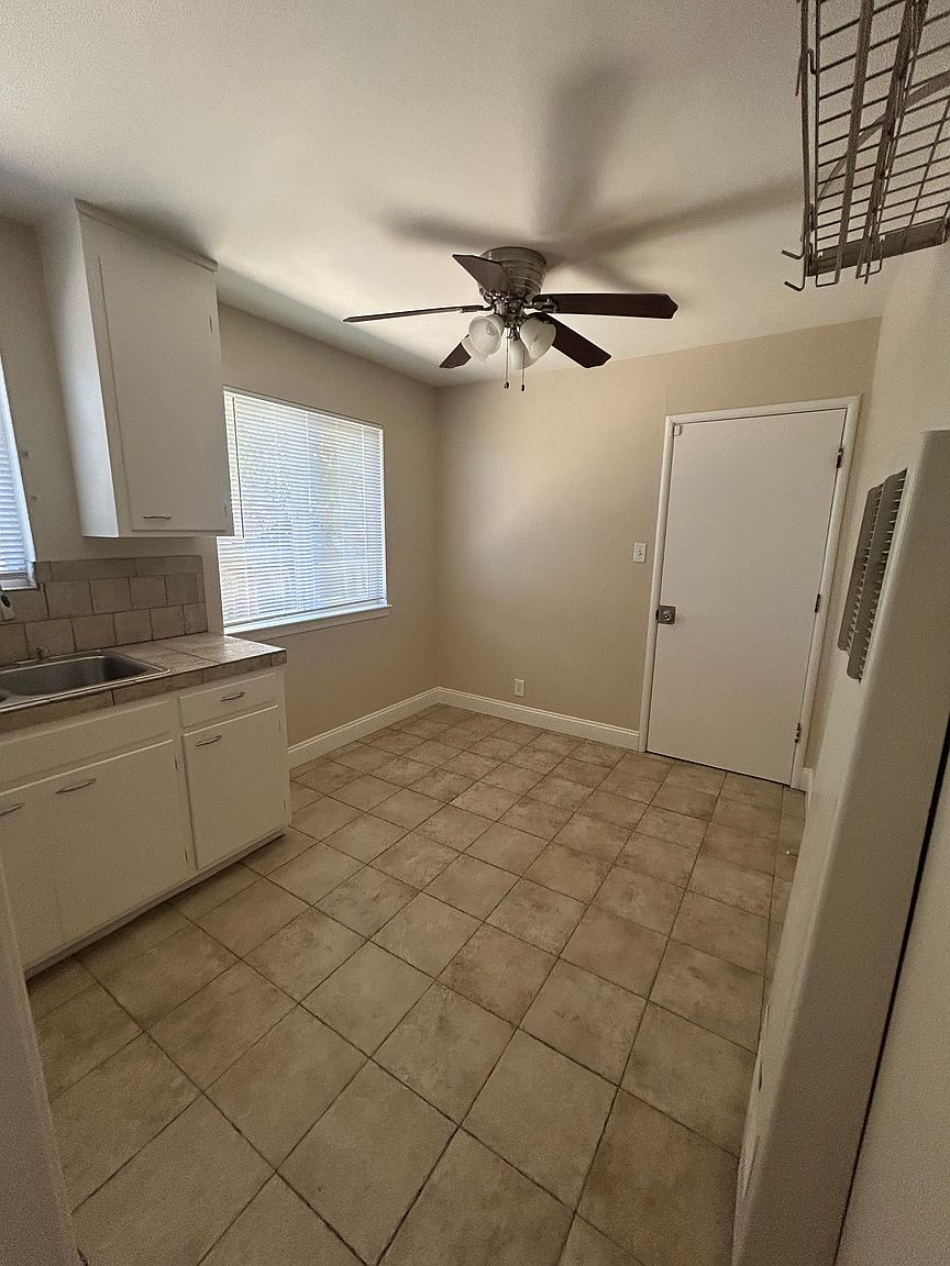 2020 Linden St photo 2
