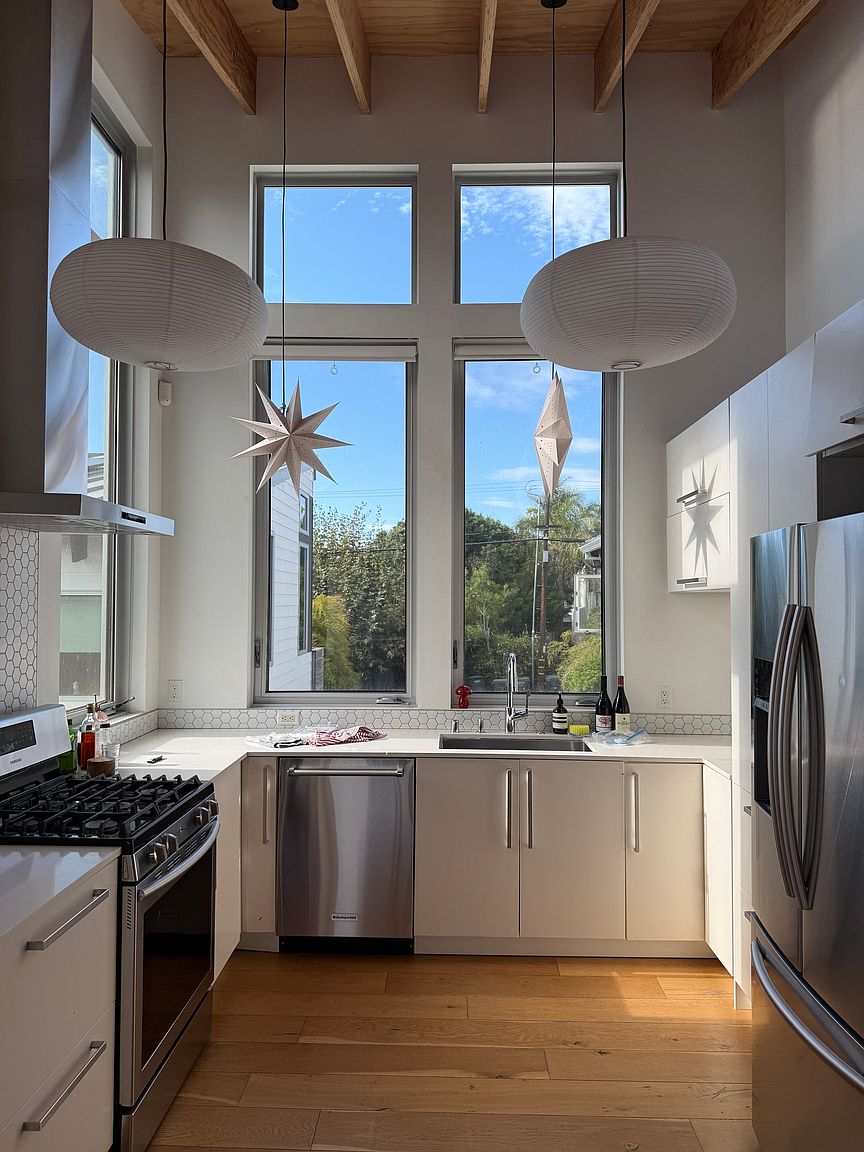 115 E Jason St photo 2