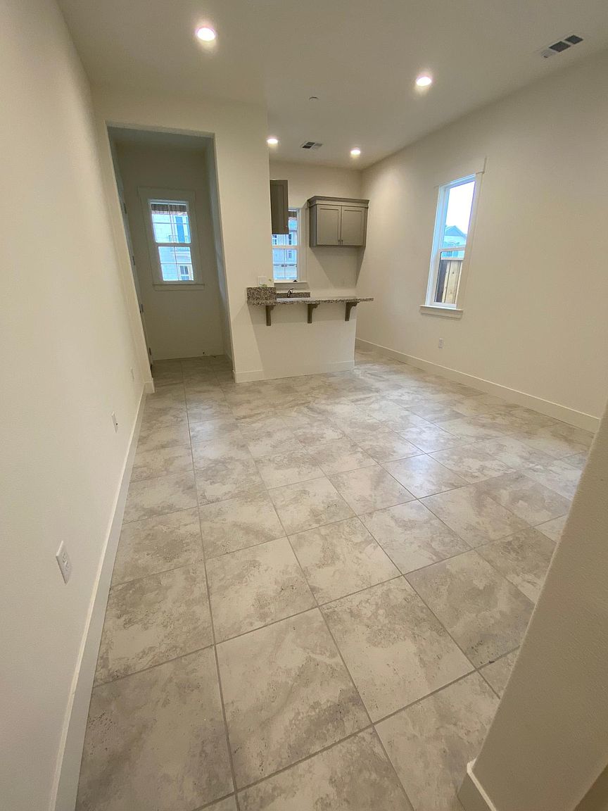 7235 Lembert Hills Dr photo 3
