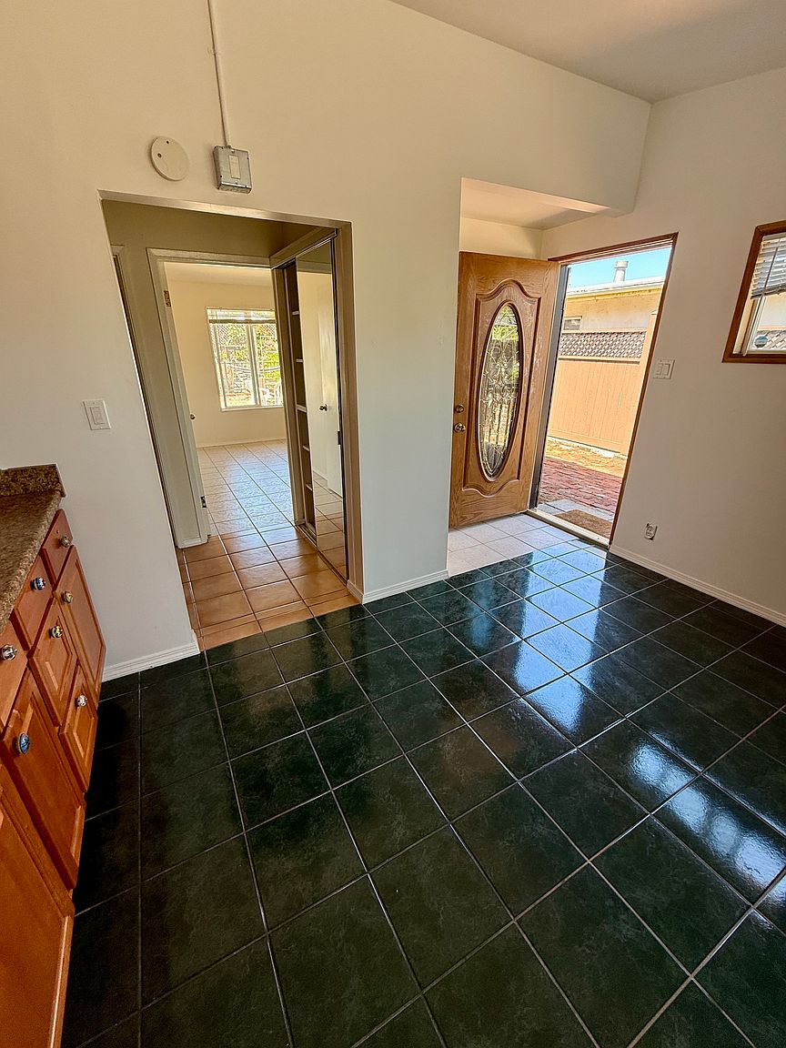 605 Rosal Way photo 3