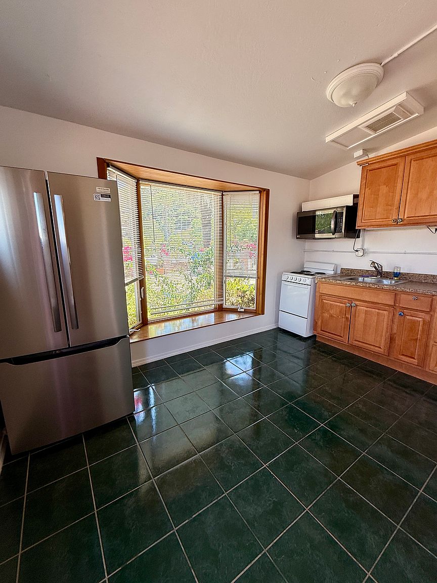 605 Rosal Way photo 2