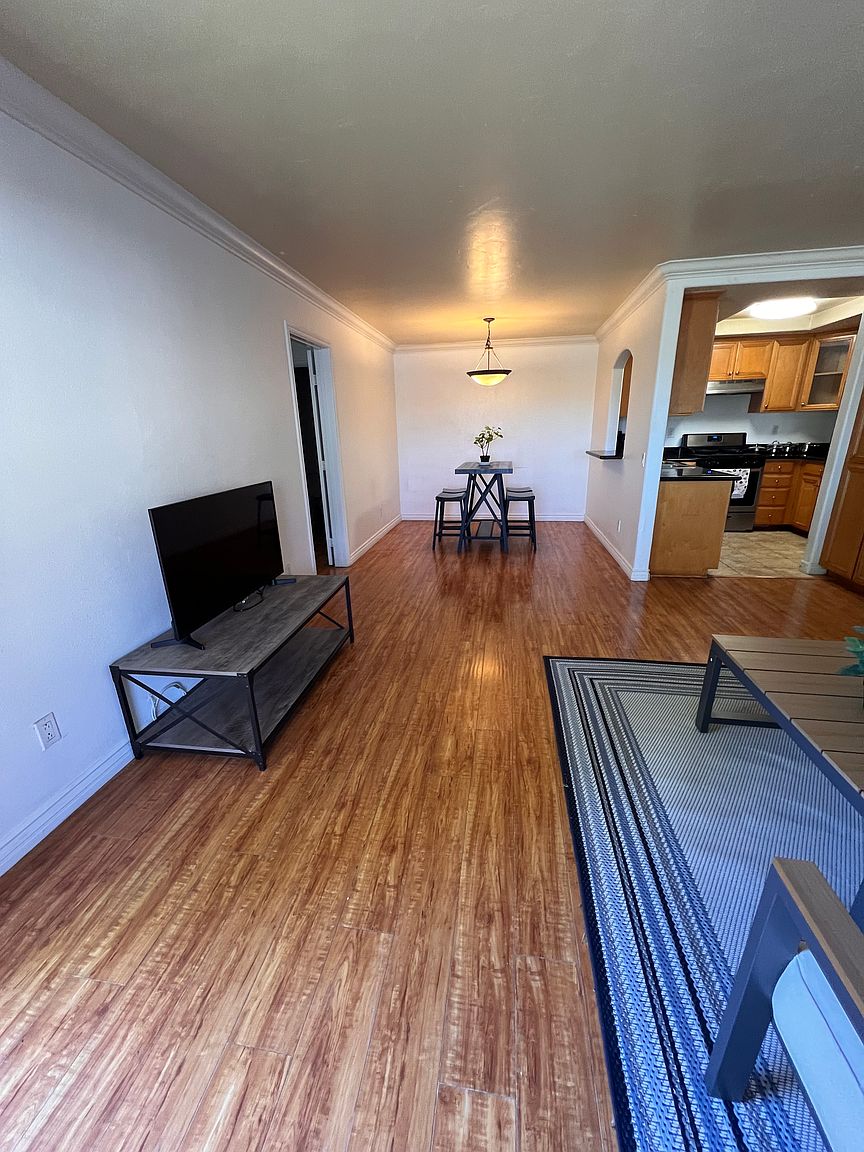 5032 Los Morros Way photo 4