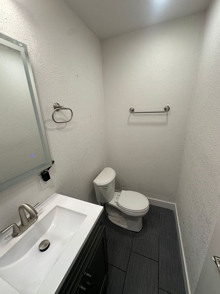 527 McLaughlin Ave photo 4