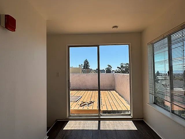 1514 Oxford St photo 4