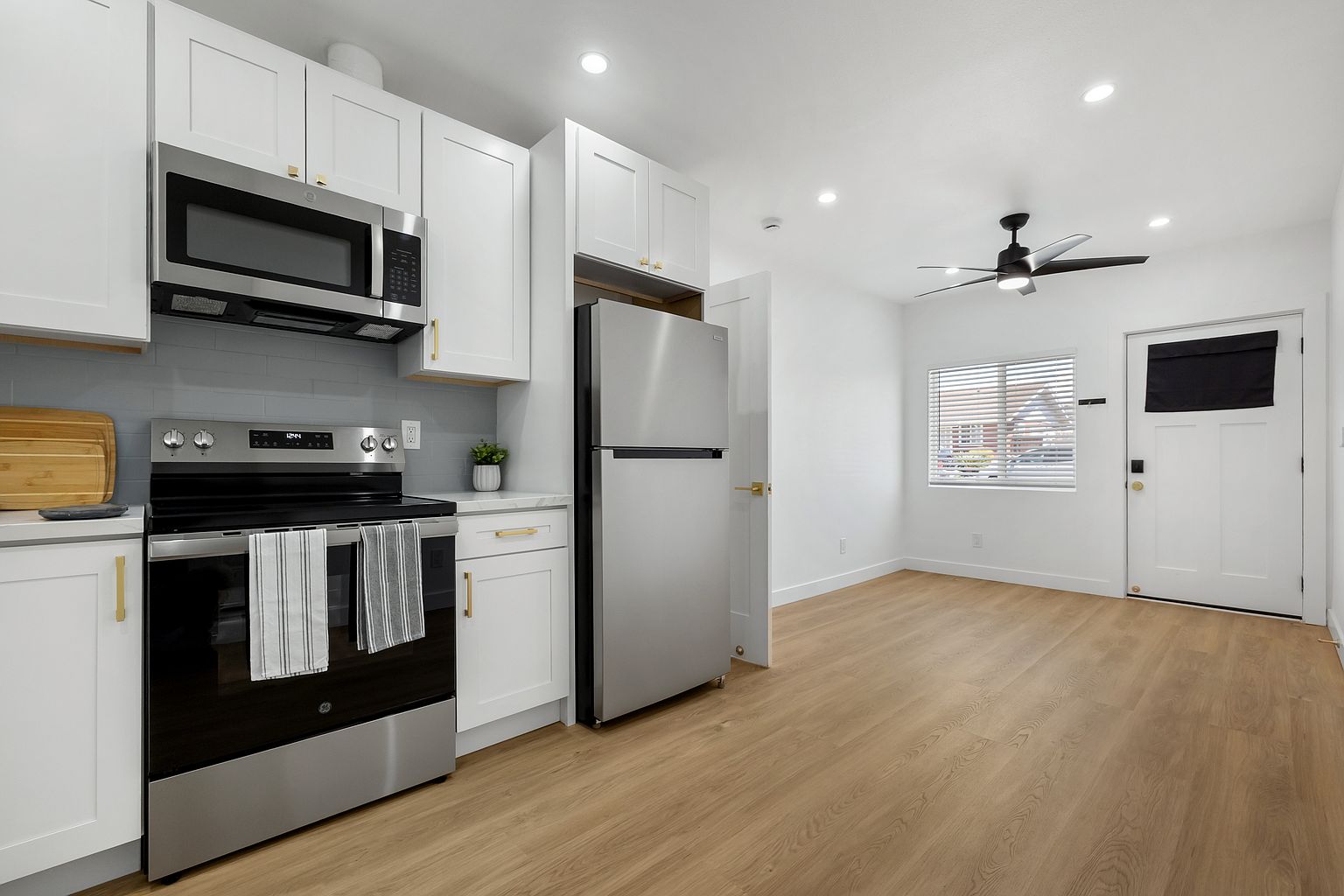 766 Madison Ave photo 4