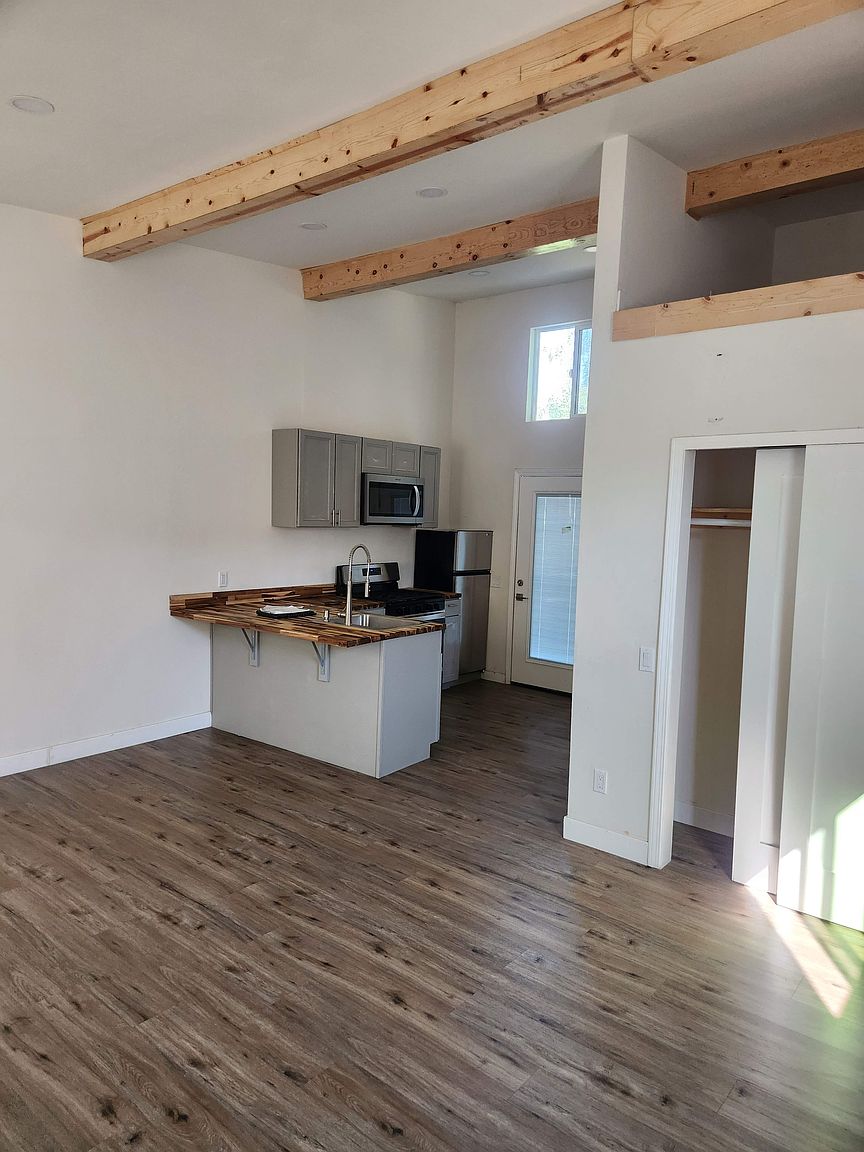 3777 37th St photo 2