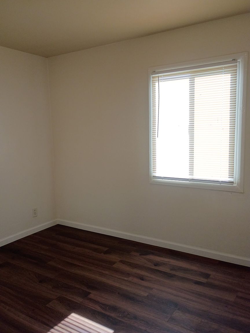500 Hillside Blvd photo 2
