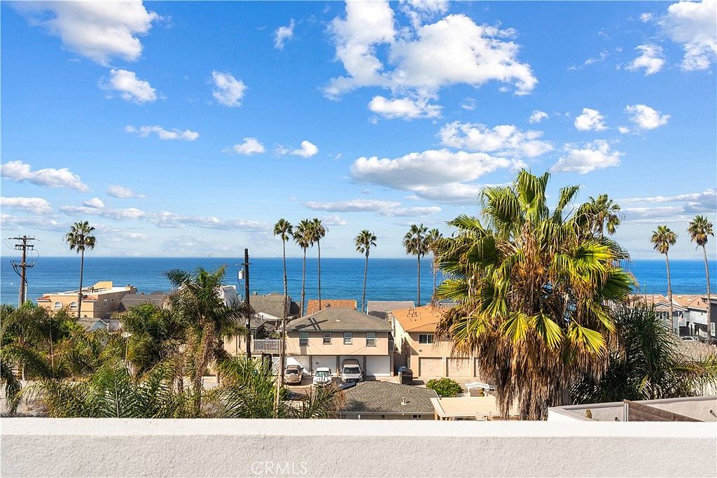 215 Oceanside Blvd photo 3