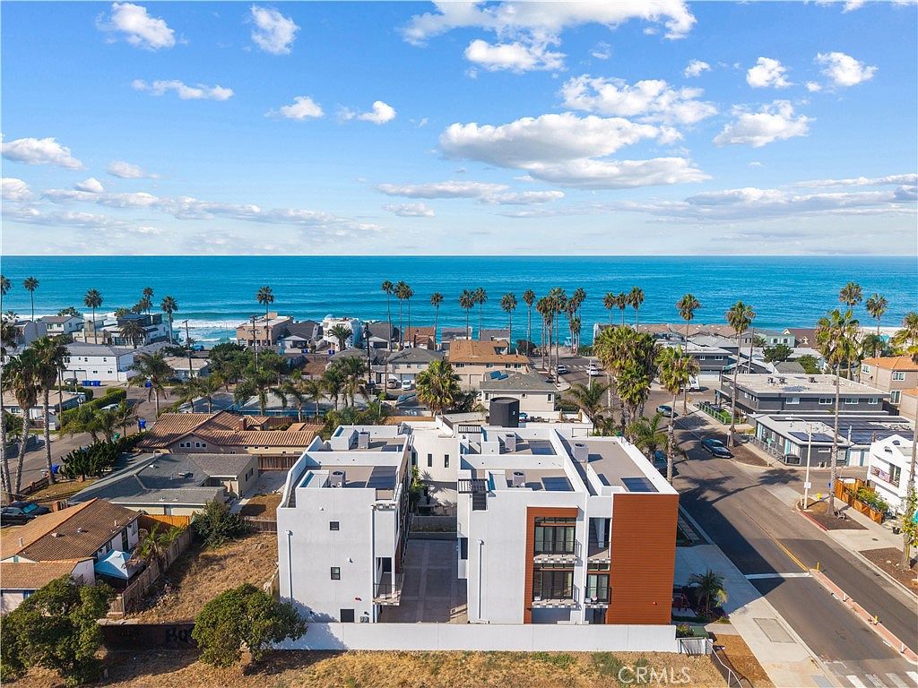 215 Oceanside Blvd photo 2