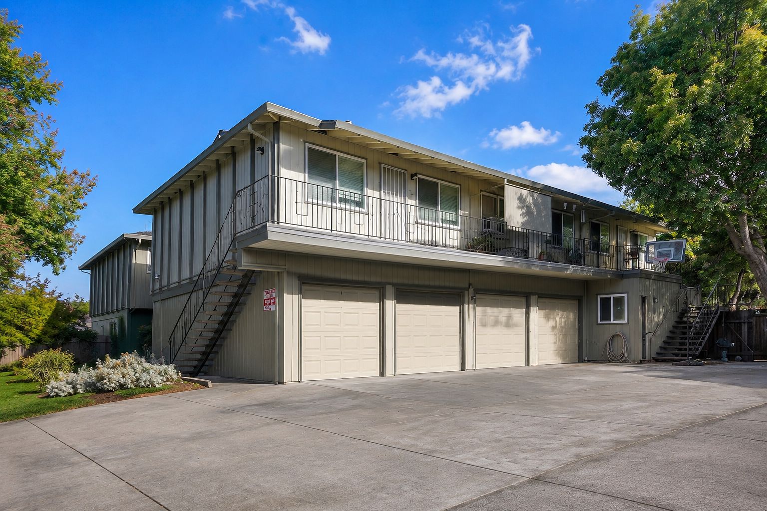 3844 Barker Dr photo 2