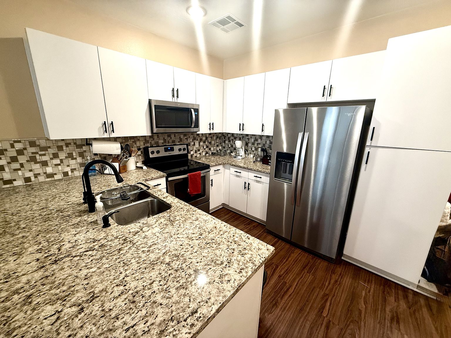 2329 E Huntington Dr photo 2