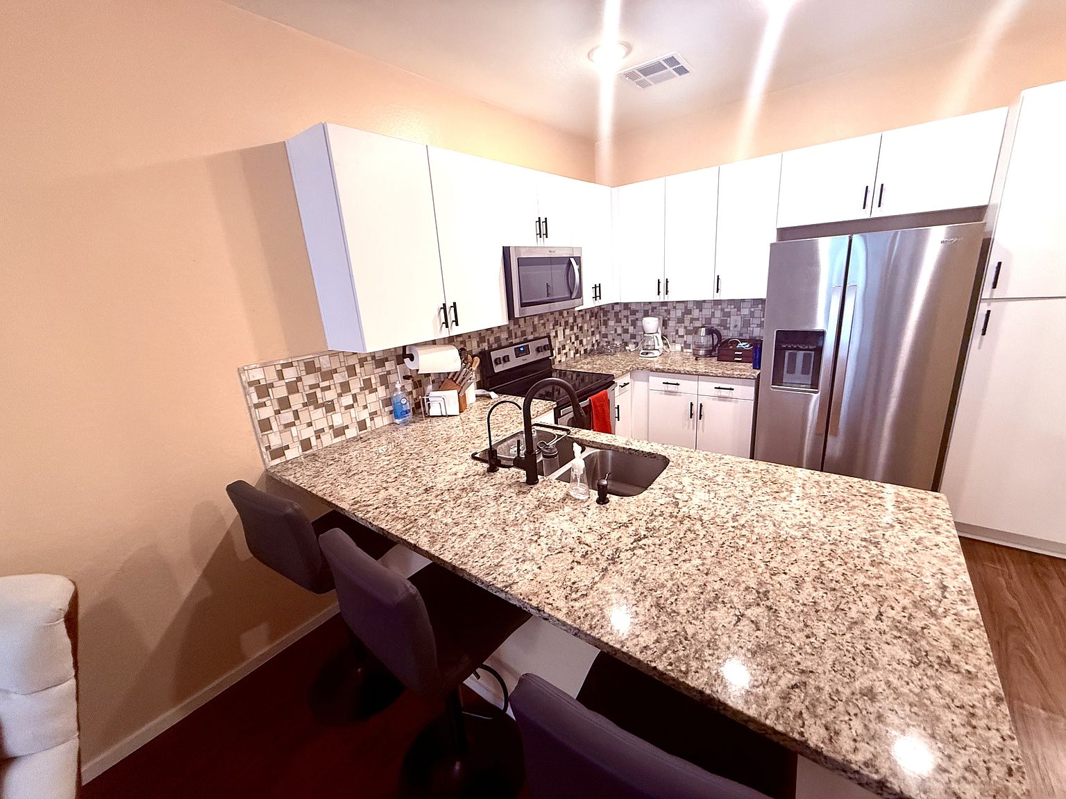 2329 E Huntington Dr photo 3