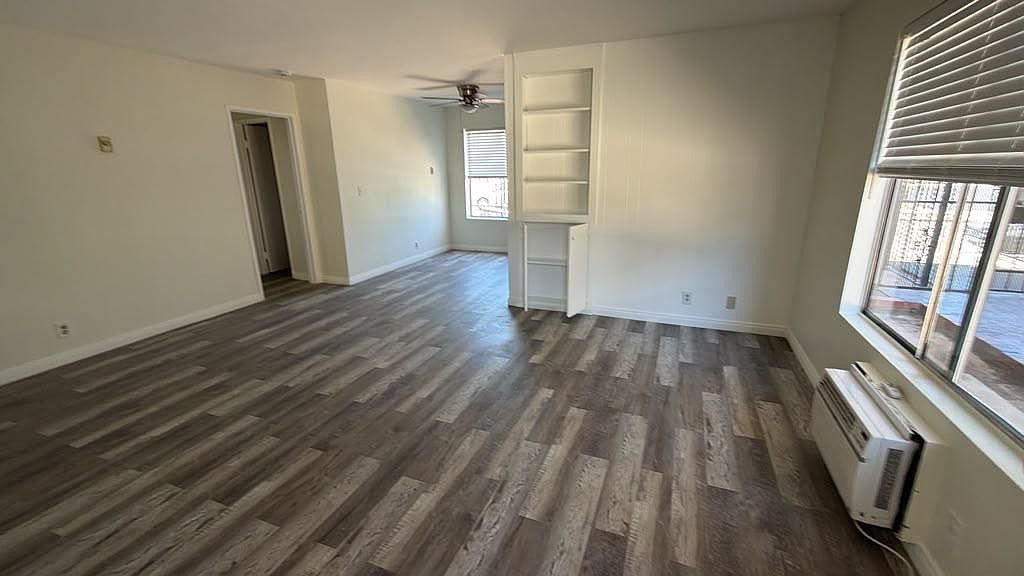 1011 Leslie Rd photo 5