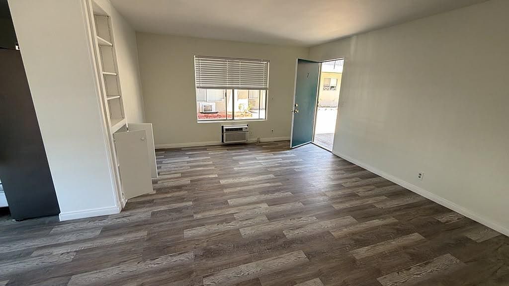 1011 Leslie Rd photo 3
