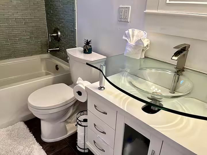 5048 Long Branch Ave photo 3