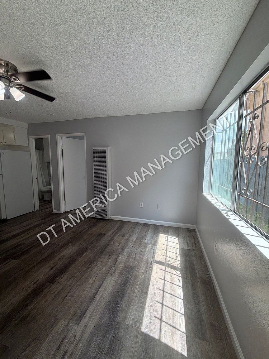 4344 Estrella Ave photo 4