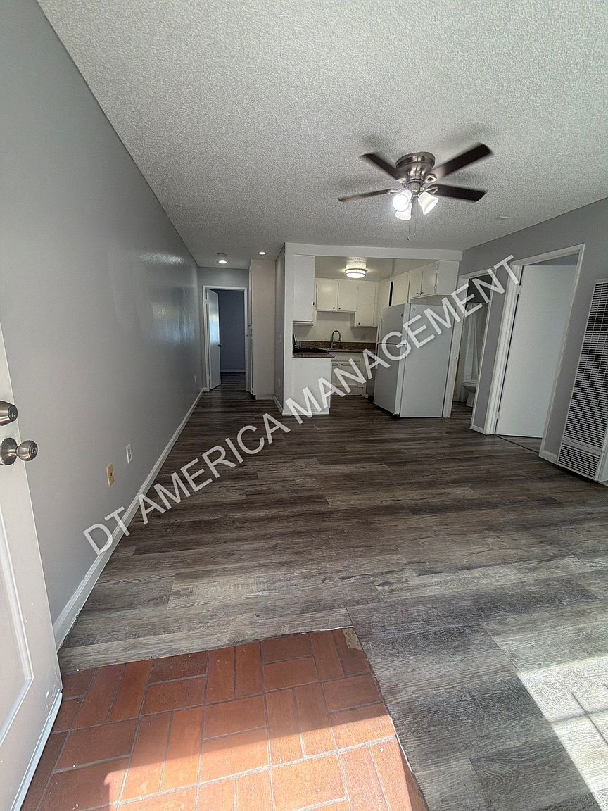 4344 Estrella Ave photo 2
