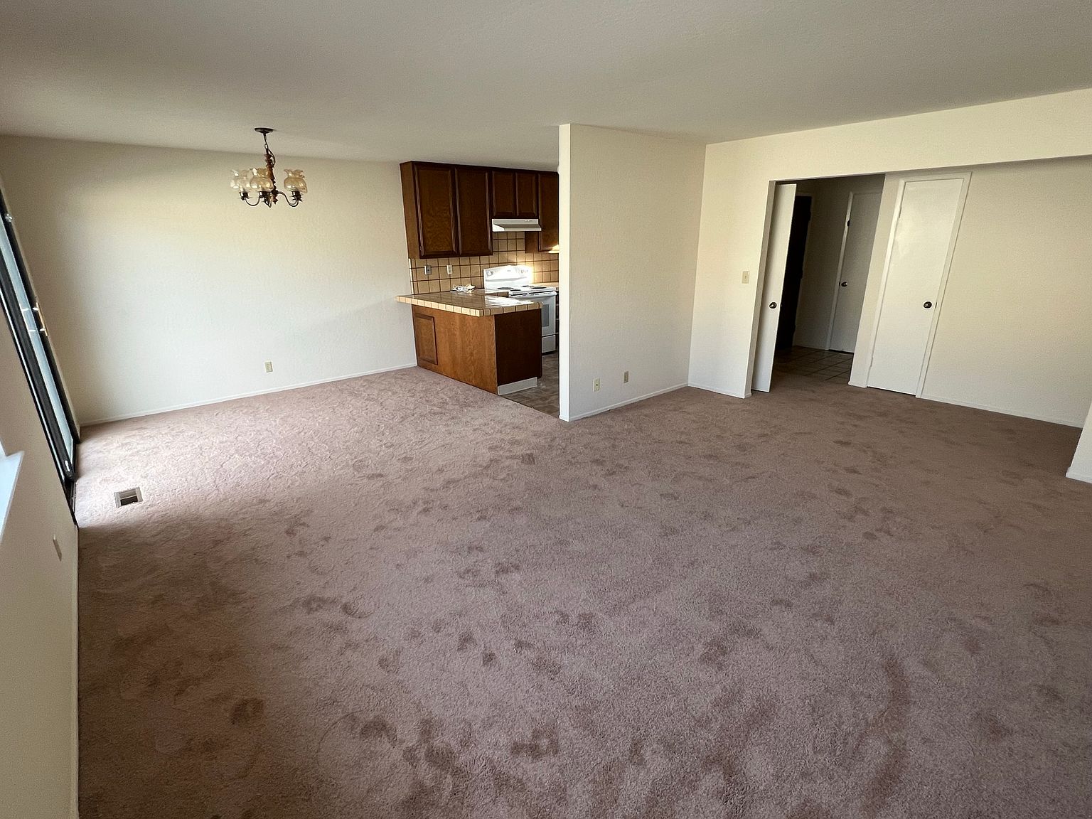 1611 Gordon St photo 5
