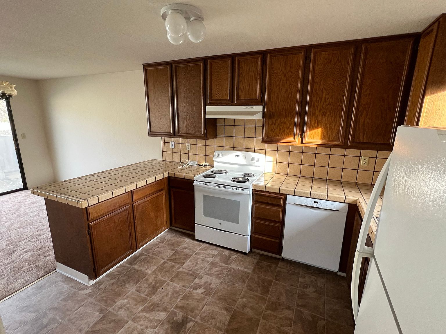 1611 Gordon St photo 2