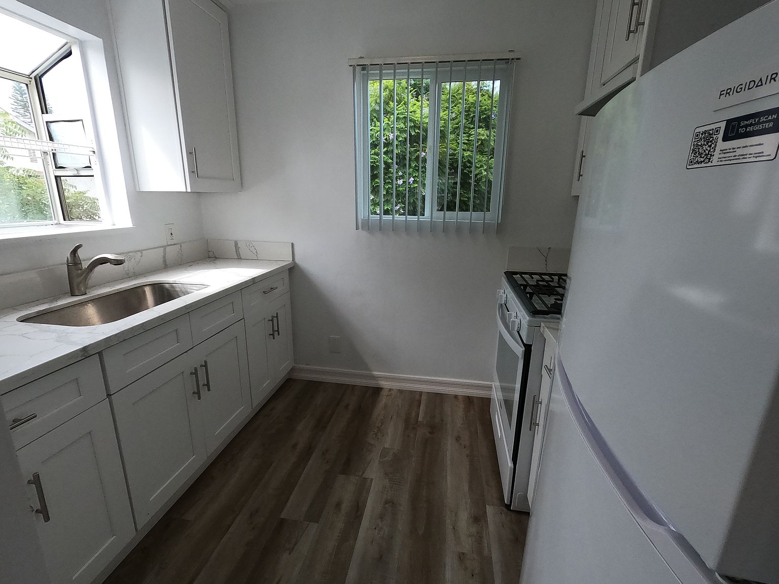 392 Park Way photo 3