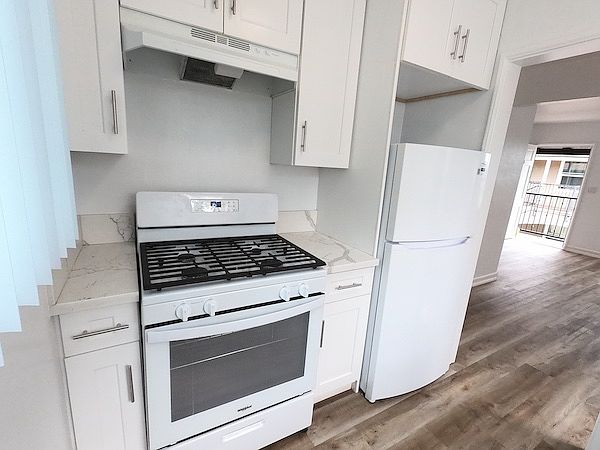 392 Park Way photo 5