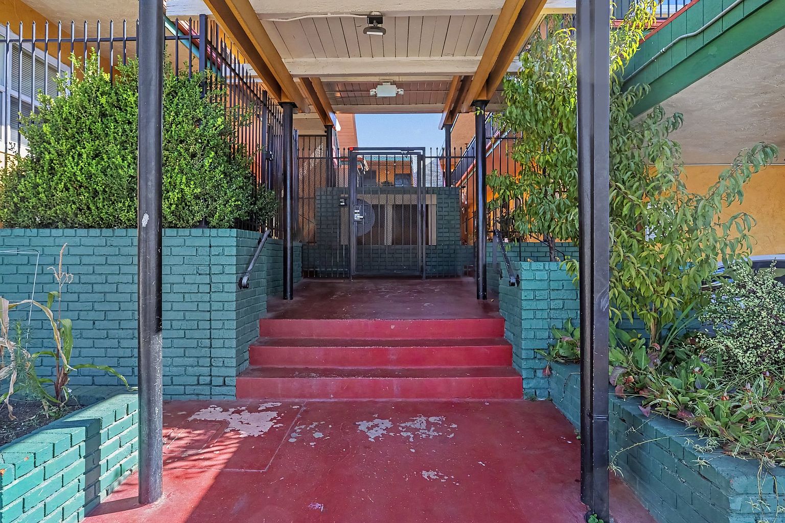 Foothill Square Apartments photo 4