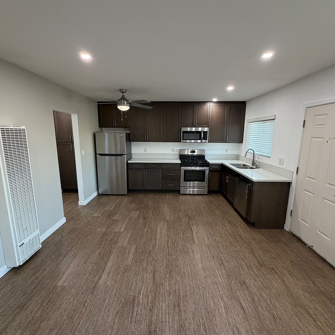 1025 Georgia St photo 4