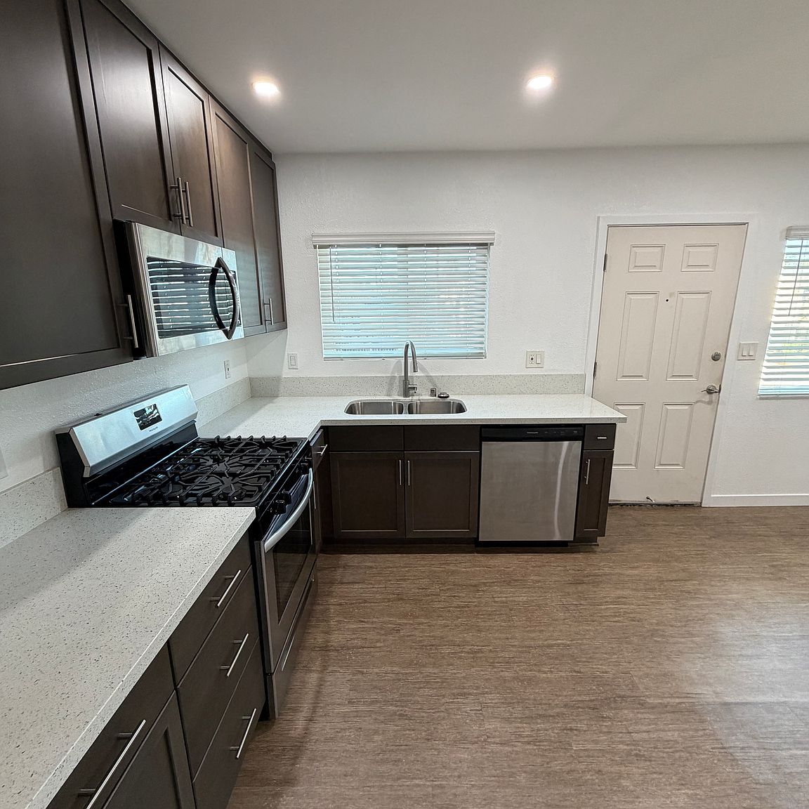 1025 Georgia St photo 5