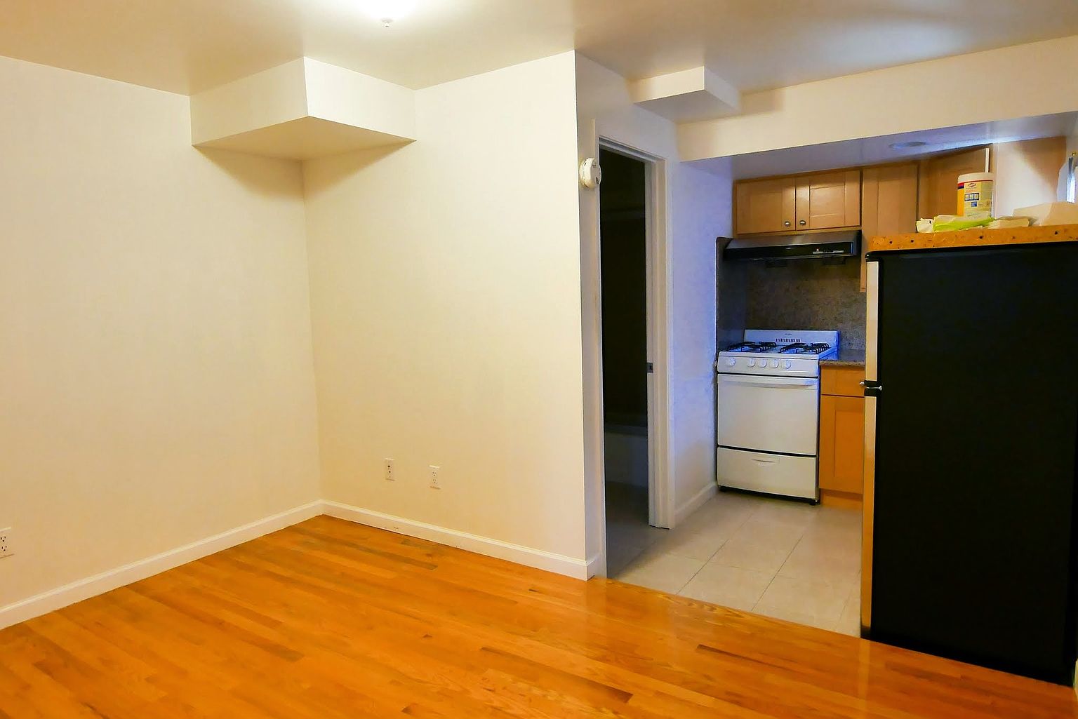 2160 Fleetwood Dr photo 4