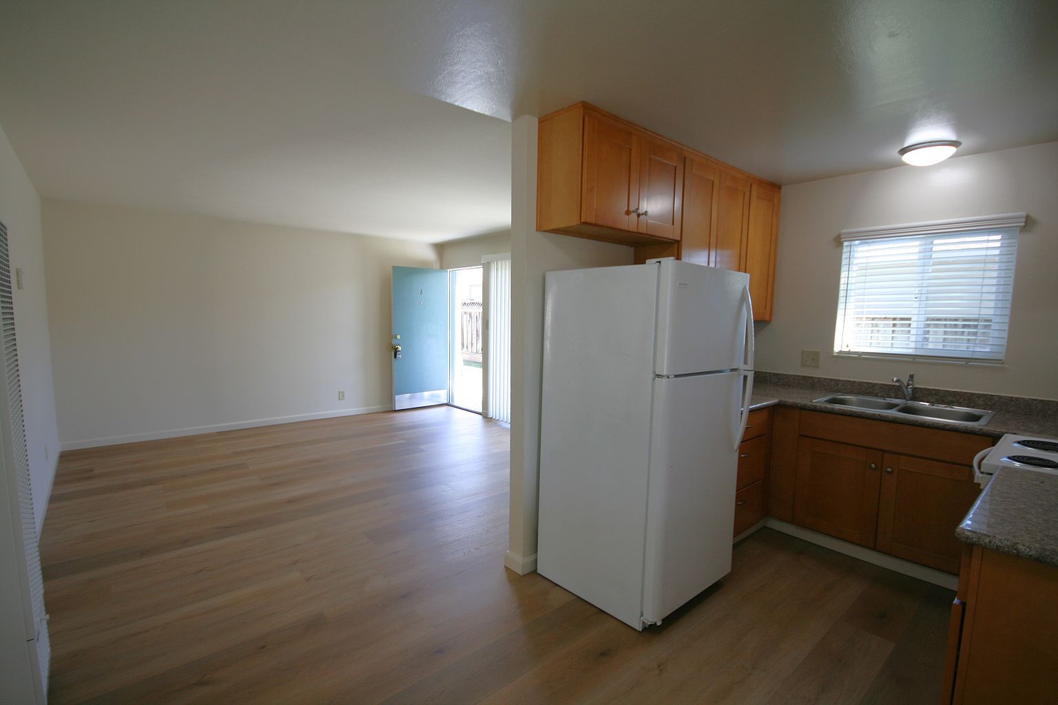 2332 Pauline Dr photo 5