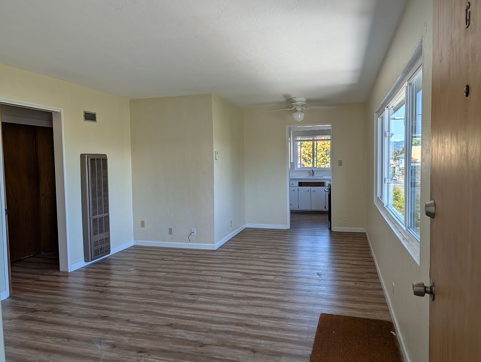 1515 Chestnut St photo 2