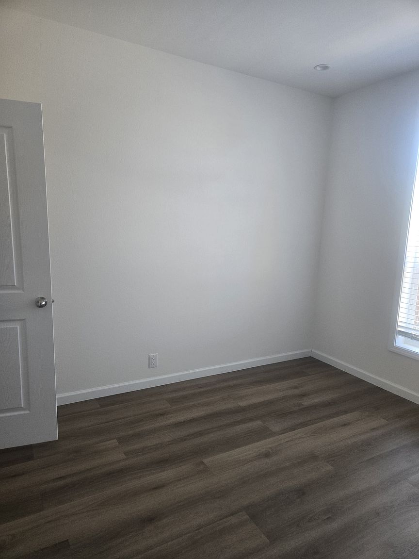 4479 Richmond Ave photo 2