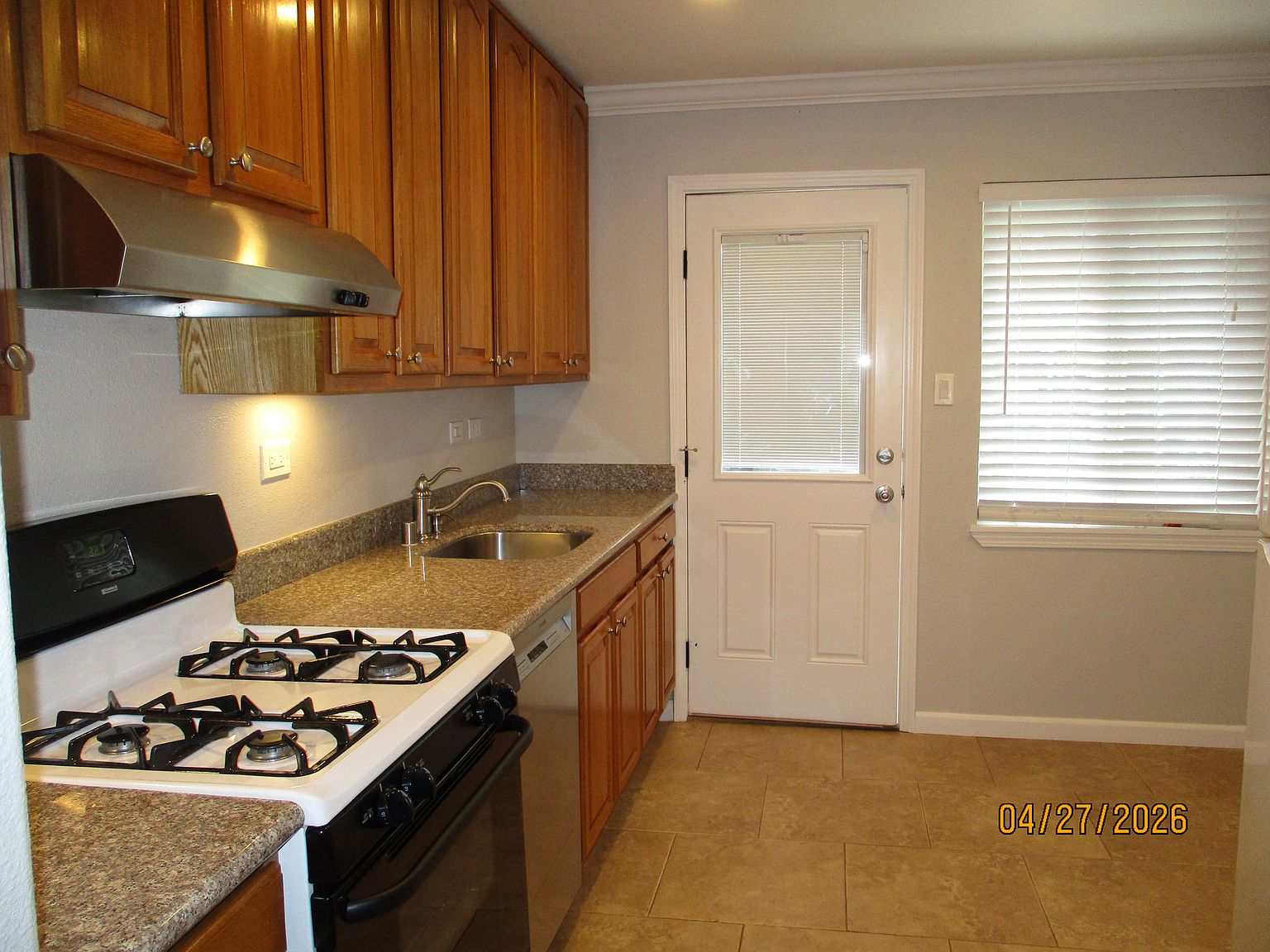1475 Carleton Dr photo 2
