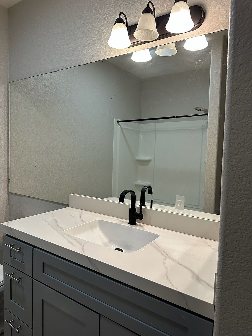 24909 Madison Ave photo 4