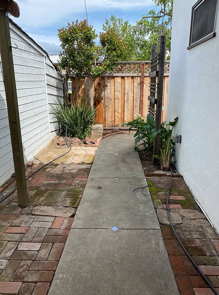 544 Irving Ave photo 5