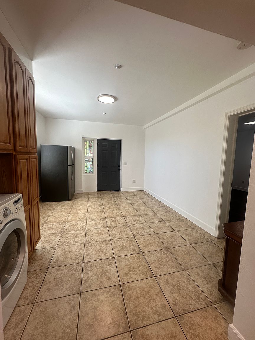 20683 Center St photo 4