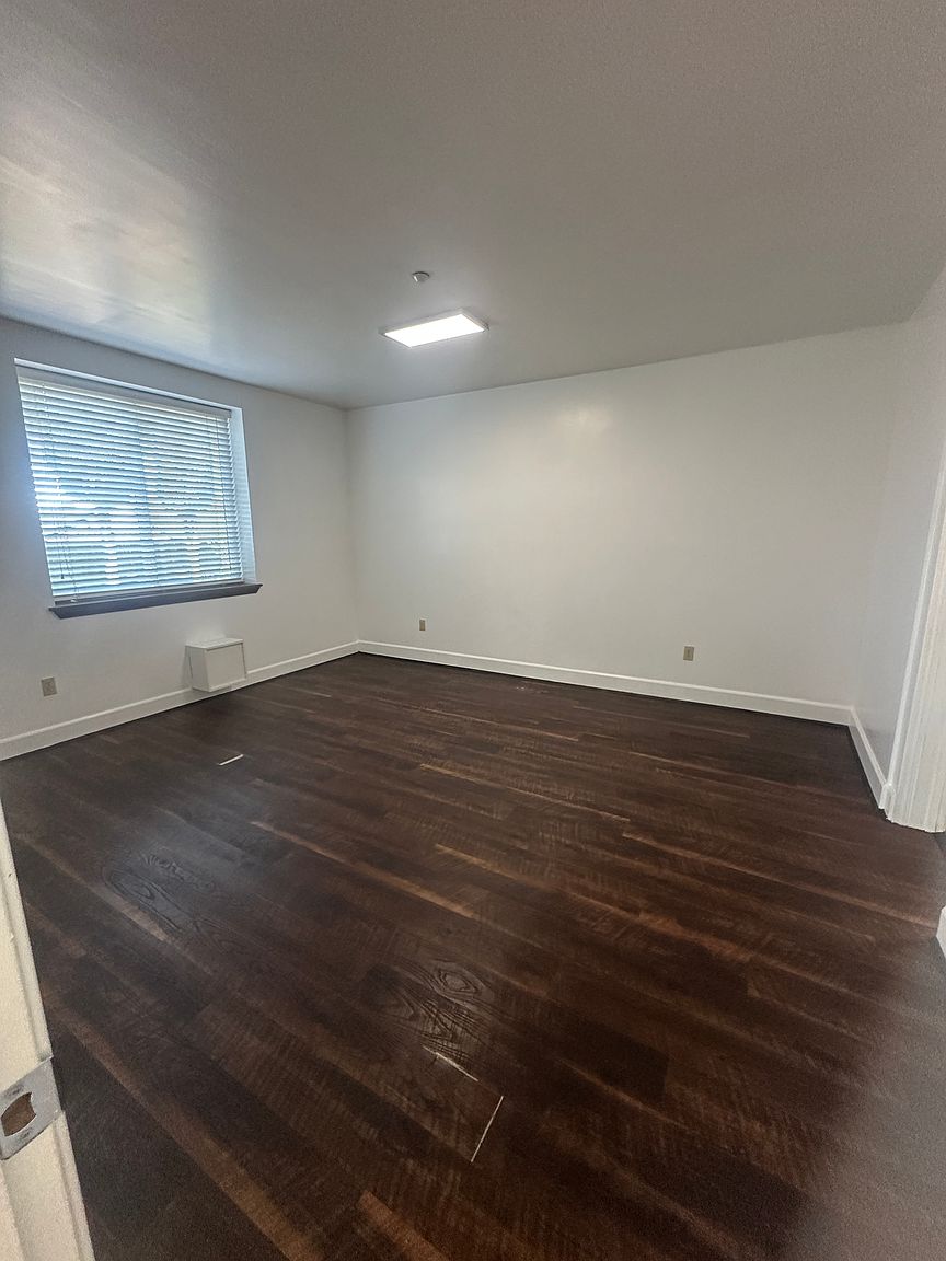 20683 Center St photo 2