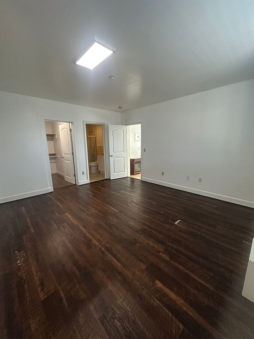 20683 Center St photo 3