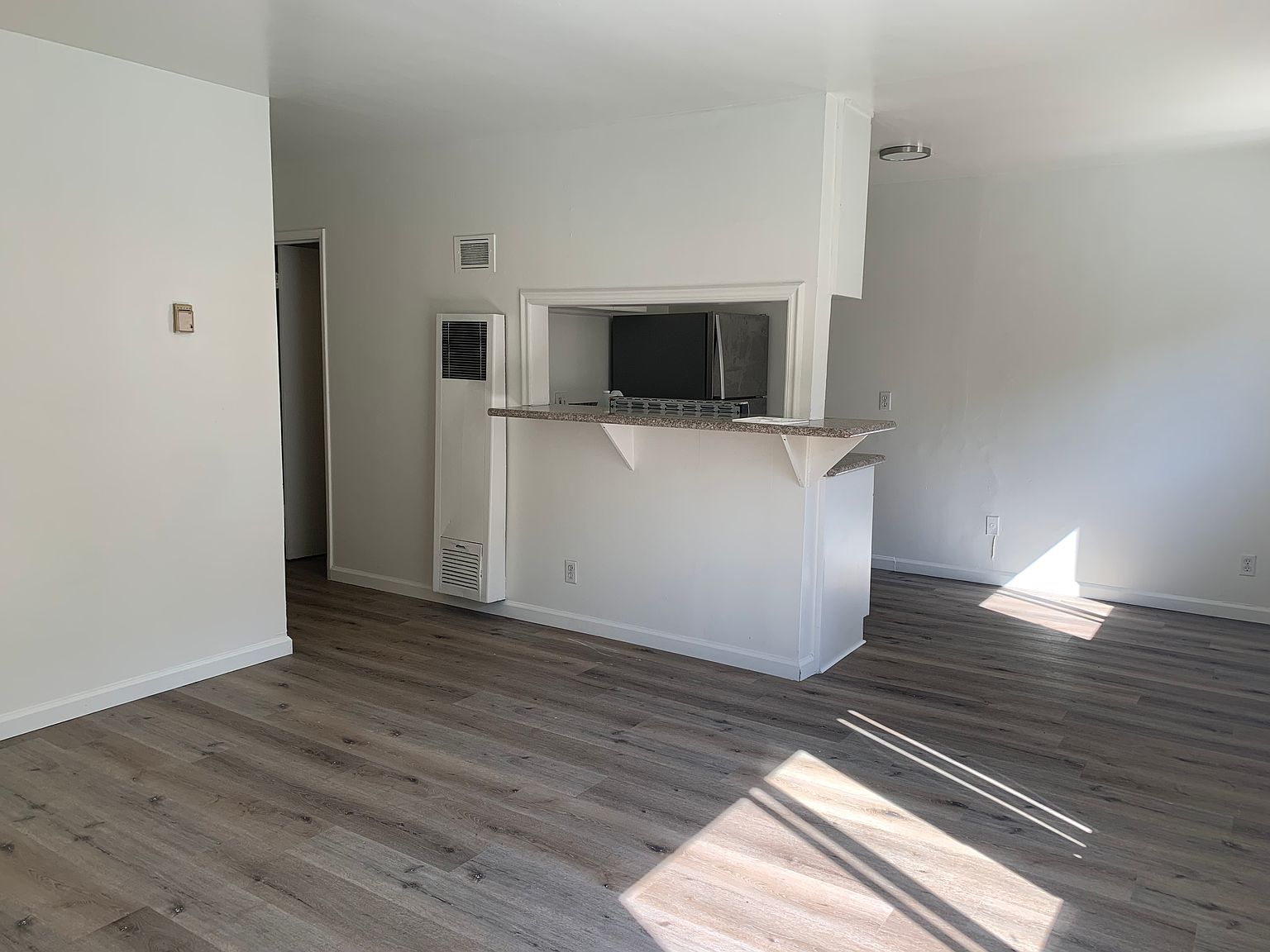 1647 Grand Ave photo 3