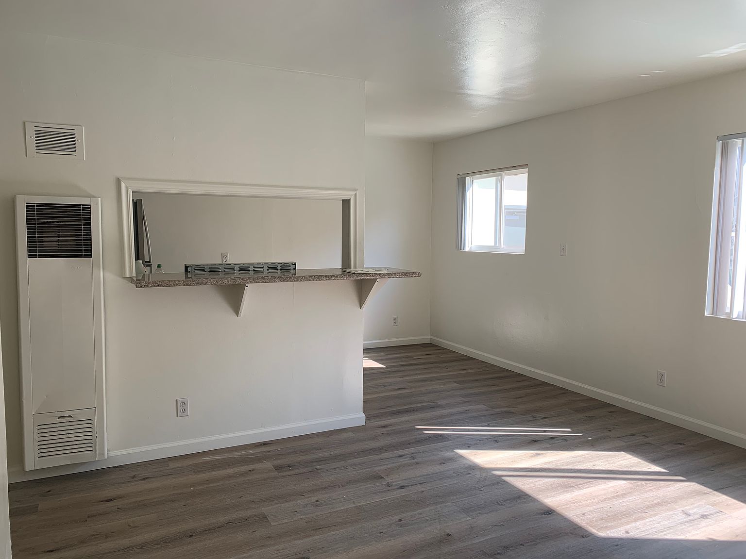 1647 Grand Ave photo 2