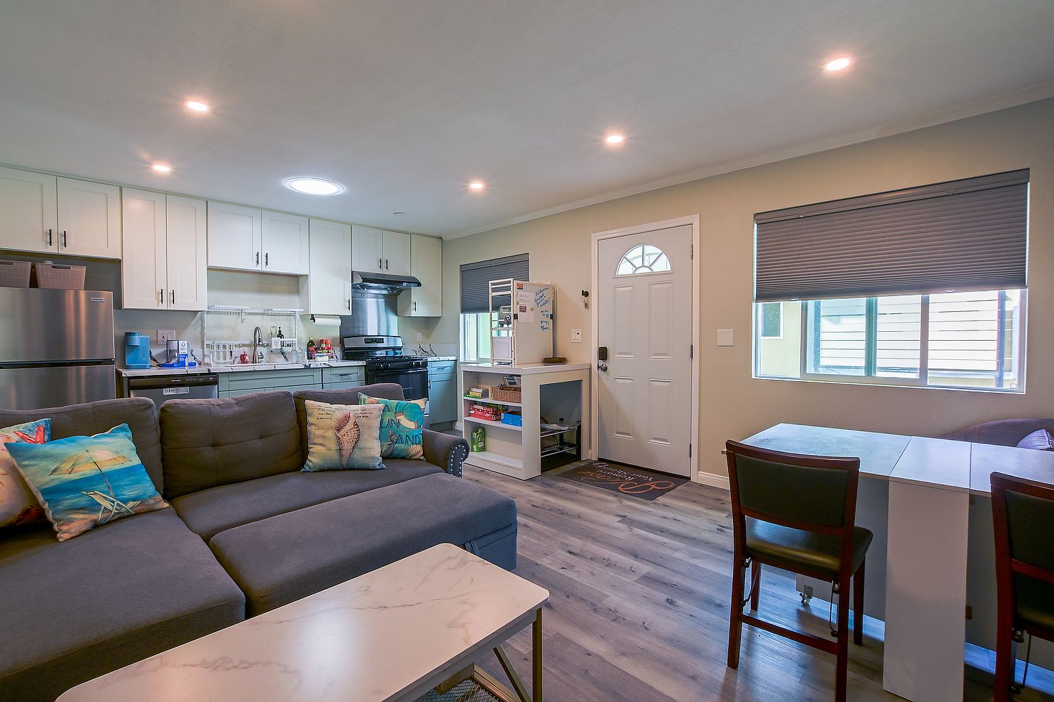 1249 Center Ave photo 4
