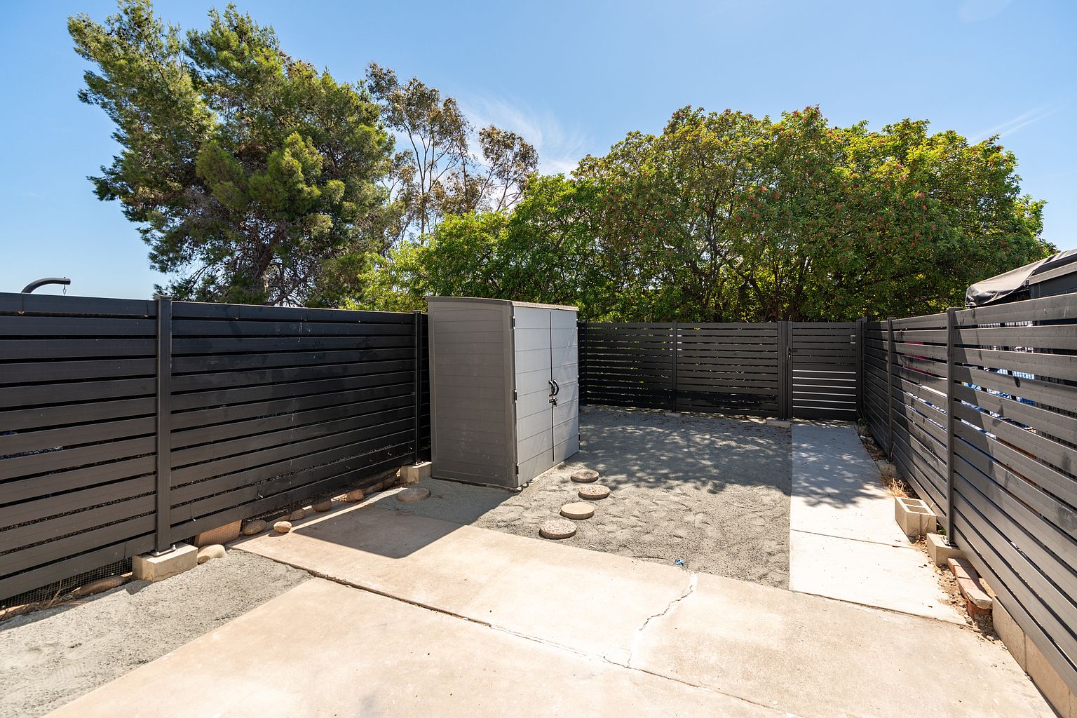 8685 Mellmanor Dr photo 5