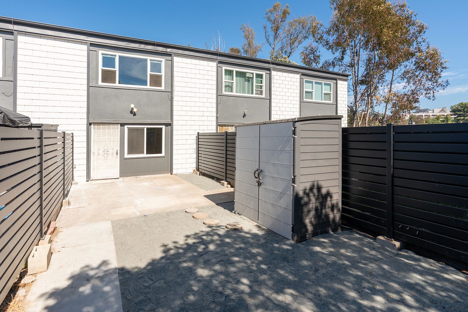 8685 Mellmanor Dr photo 3