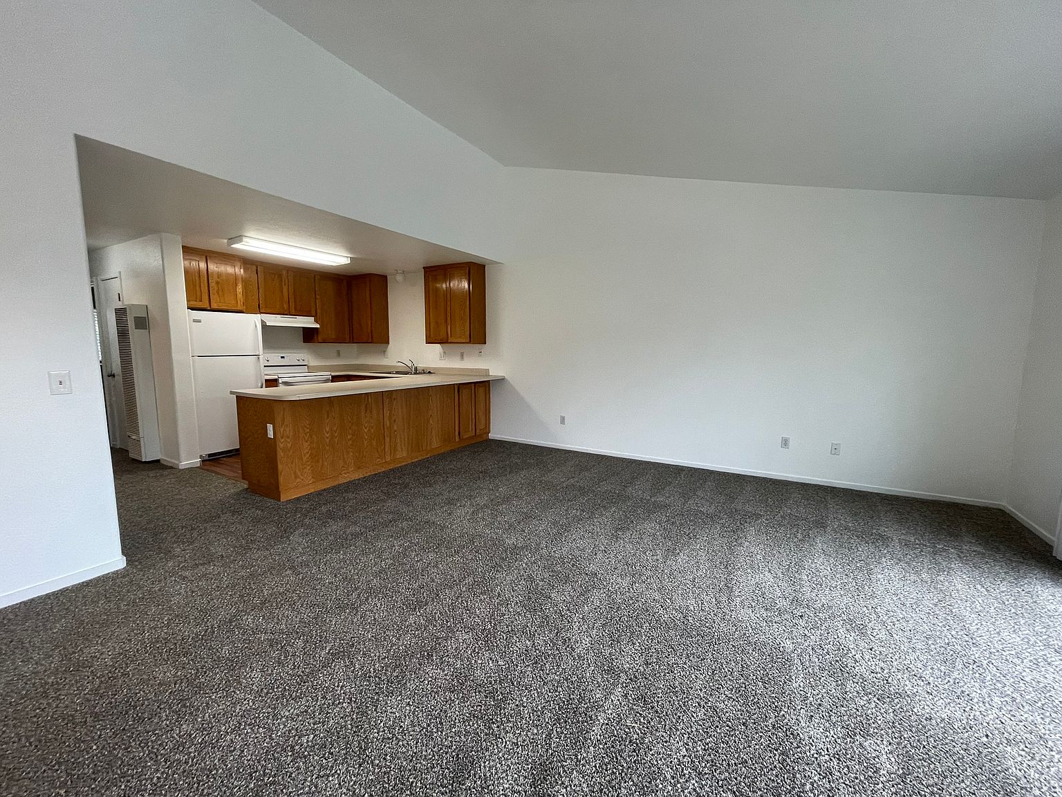 2428 Edgewater Dr photo 3