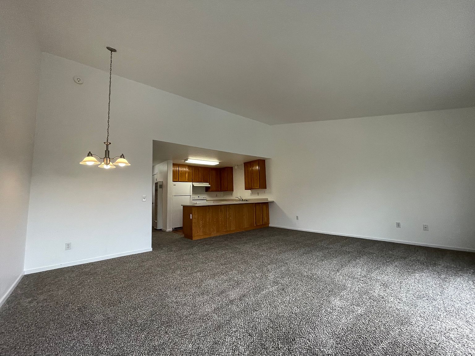2428 Edgewater Dr photo 2